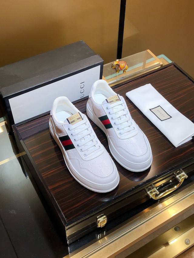 商品名称：Gucci 古驰 正规码数: 38-44 休闲鞋 商品材料：精选 牛皮鞋面，柔软羊皮内里；原厂大底。